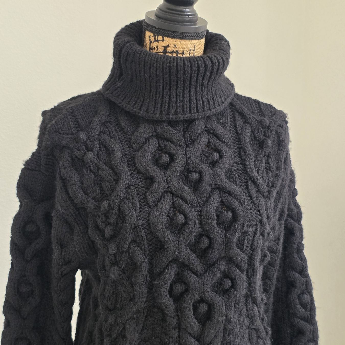 Zara Pullover & Sweatshirts: Zara Rollkragenpullover schwarz mit Fransen Grösse S – Gebraucht aus Rheinsulz von Gilea 1