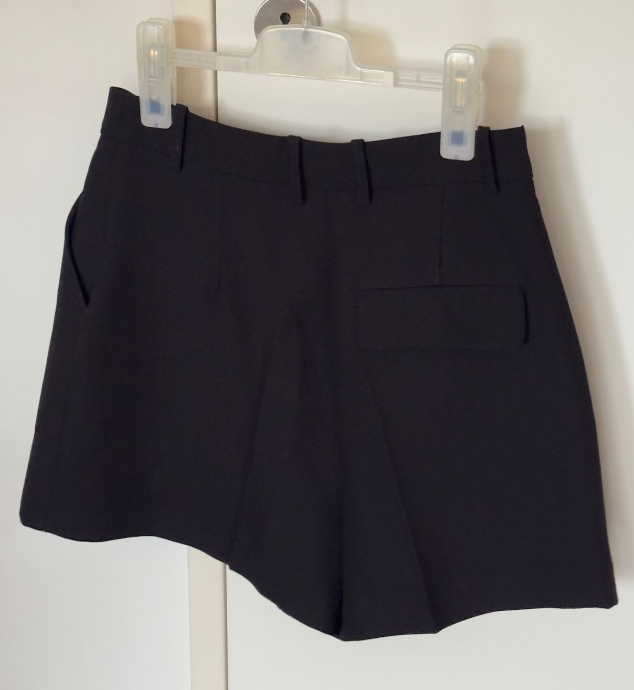 Zara Pantaloni: Zara Shorts – Nuovo (secondo la descrizione) da Zürich venduto da JessGar 1