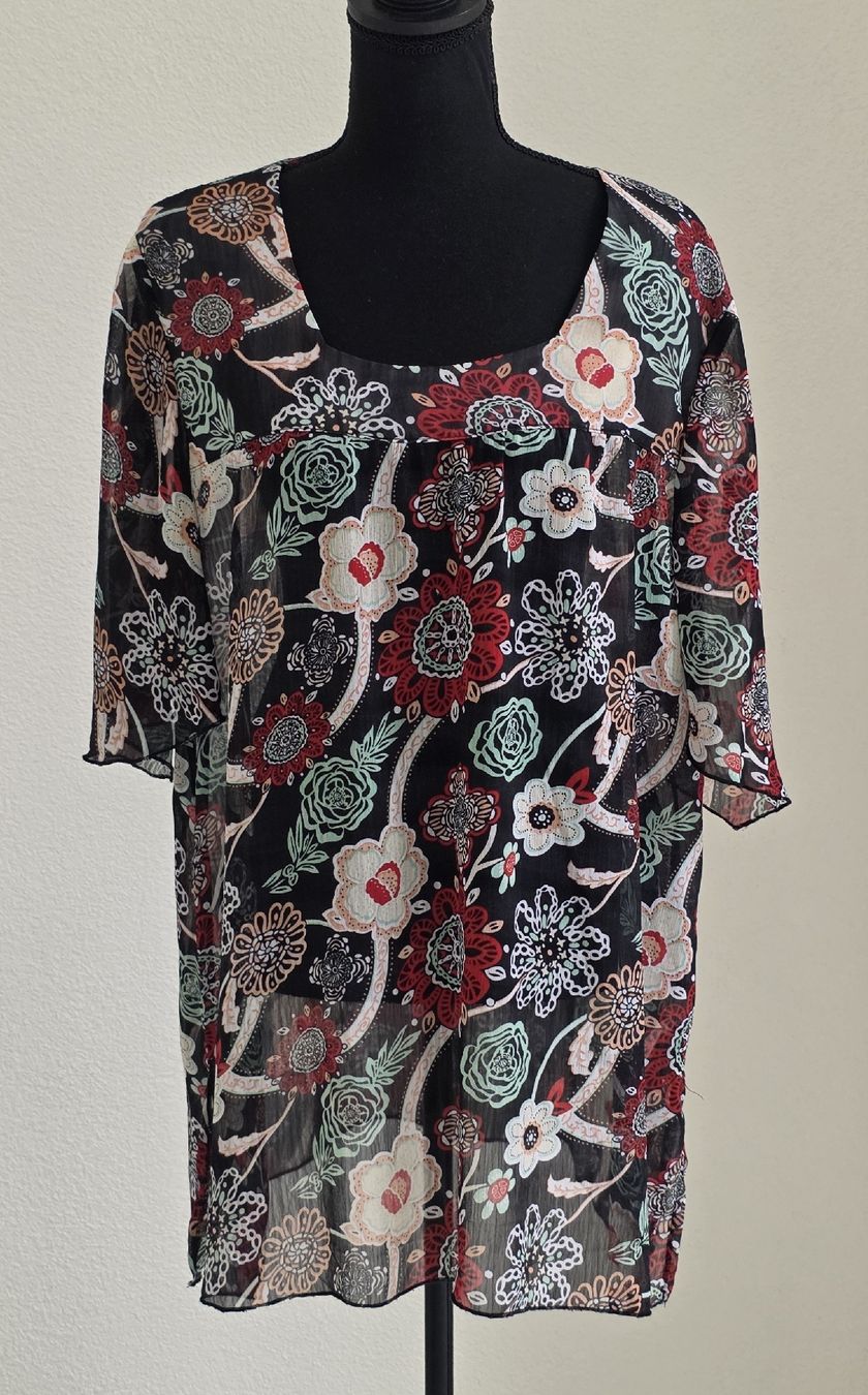 Tuniche:  Tunika mit Blumenmuster Groesse L leichte Stoff – Usato da Rheinsulz venduto da Gilea