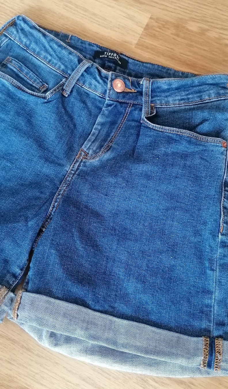 Pantaloni: Short,short en jean – Usato da Montcherand venduto da petiteoune75 1