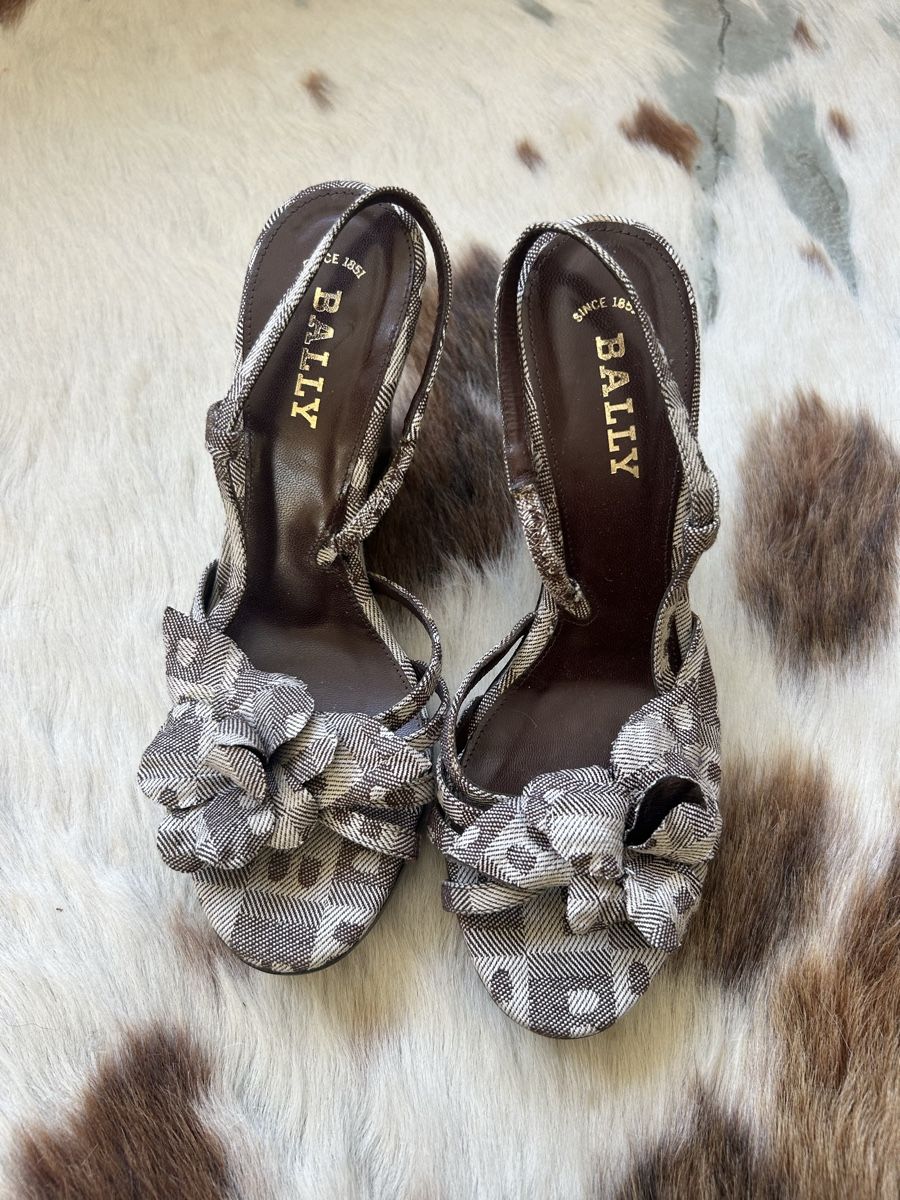 Bally Scarpe da donna: Bally Keilabsatz Sandalen mit Blumen Grösse 37 – Usato da Bern venduto da miafilippa01