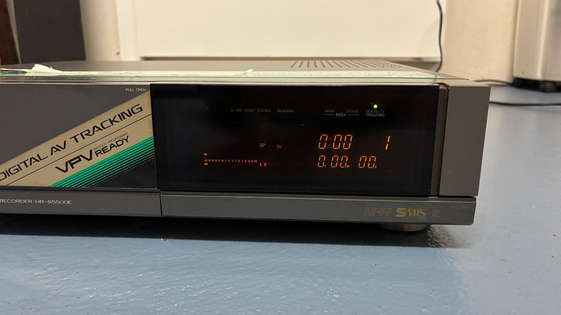 JVC Registratori: JVC HR-S5500E SVHS Videorekorder – Difettoso da Effretikon venduto da Swisscanadian 2