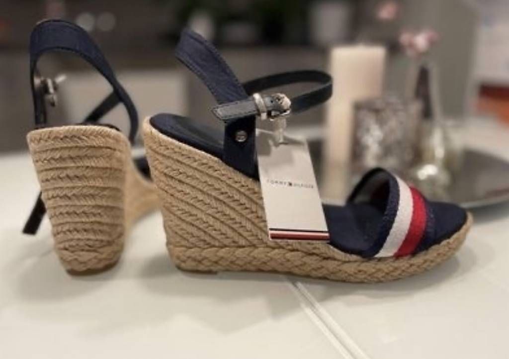 Tommy Hilfiger Scarpe da donna: Neue Tommy Hilfiger Schuhe Grösse 39 – Nuovo e nell'imballaggio originale da Schaffhausen venduto da Arno8588