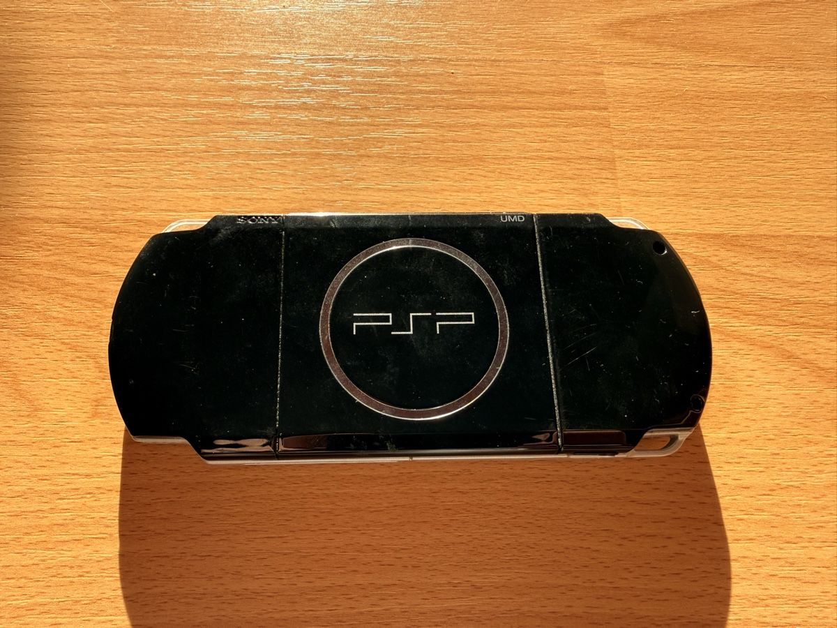 Sony Console: Sony PSP nera + 6 giochi – Usato da Arzo venduto da bro_l99m 2