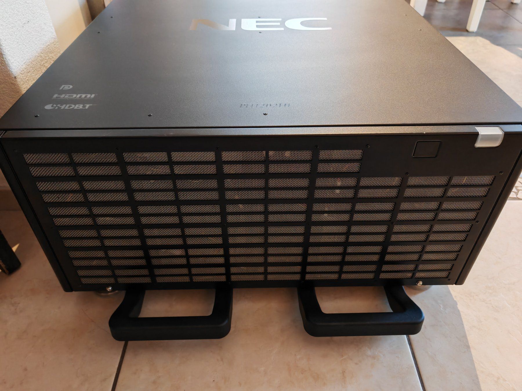 Nec Proiettori: NEC High End Beamer/Projektor – Usato da Schönenbuch venduto da sgn_pw79 3