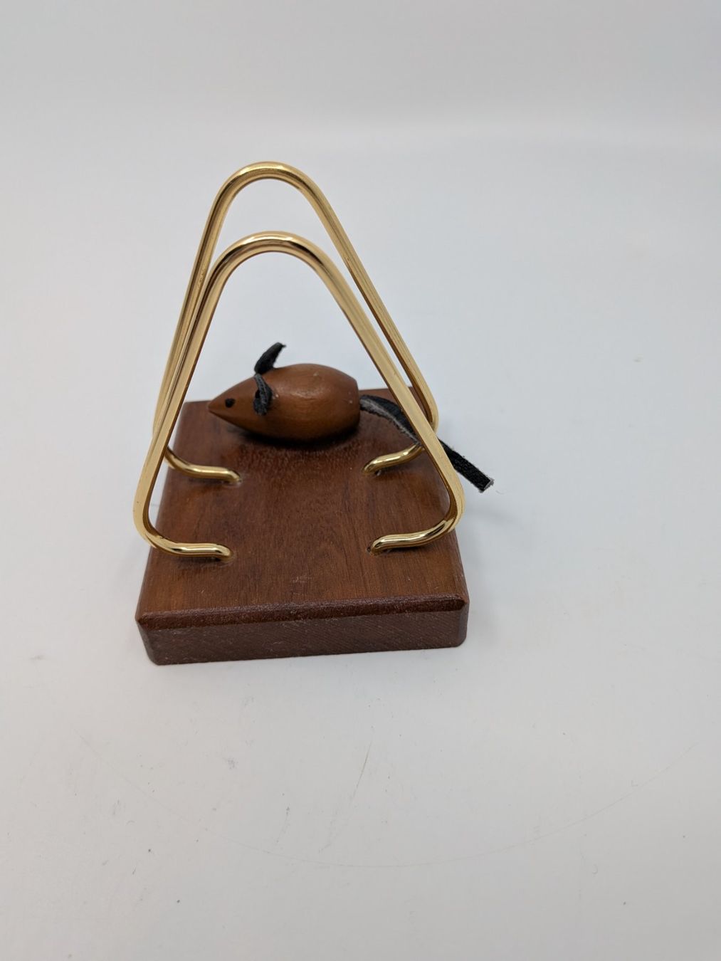 Statuette: Mid Century Brief- oder Serviettenhalter mit Maus – Usato da Emmen venduto da magelan 2