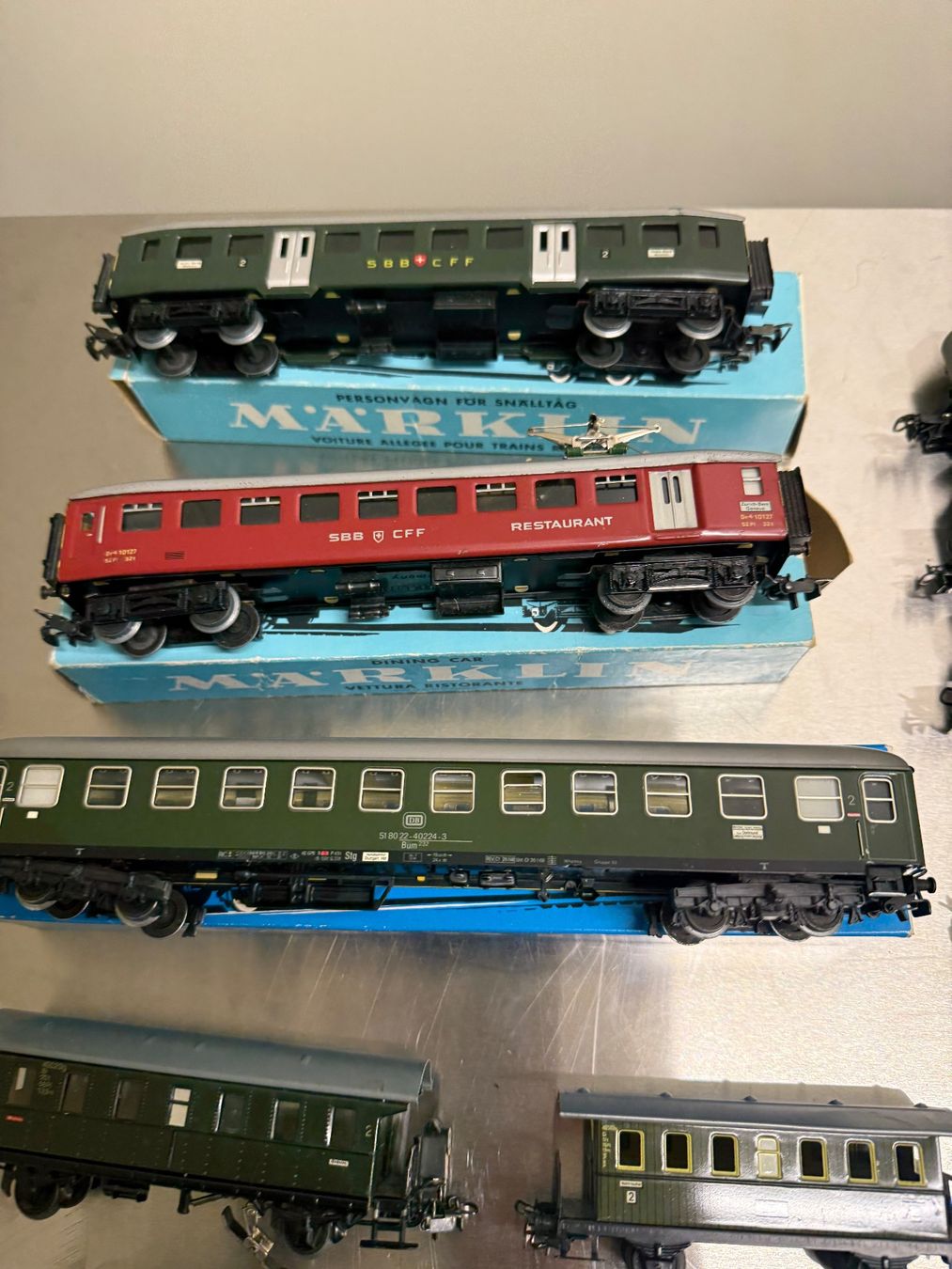 Märklin Modellini di ferrovie: Märklin H0 Personen und Güterwagen – Usato da Glattbrugg venduto da Xena2014 1