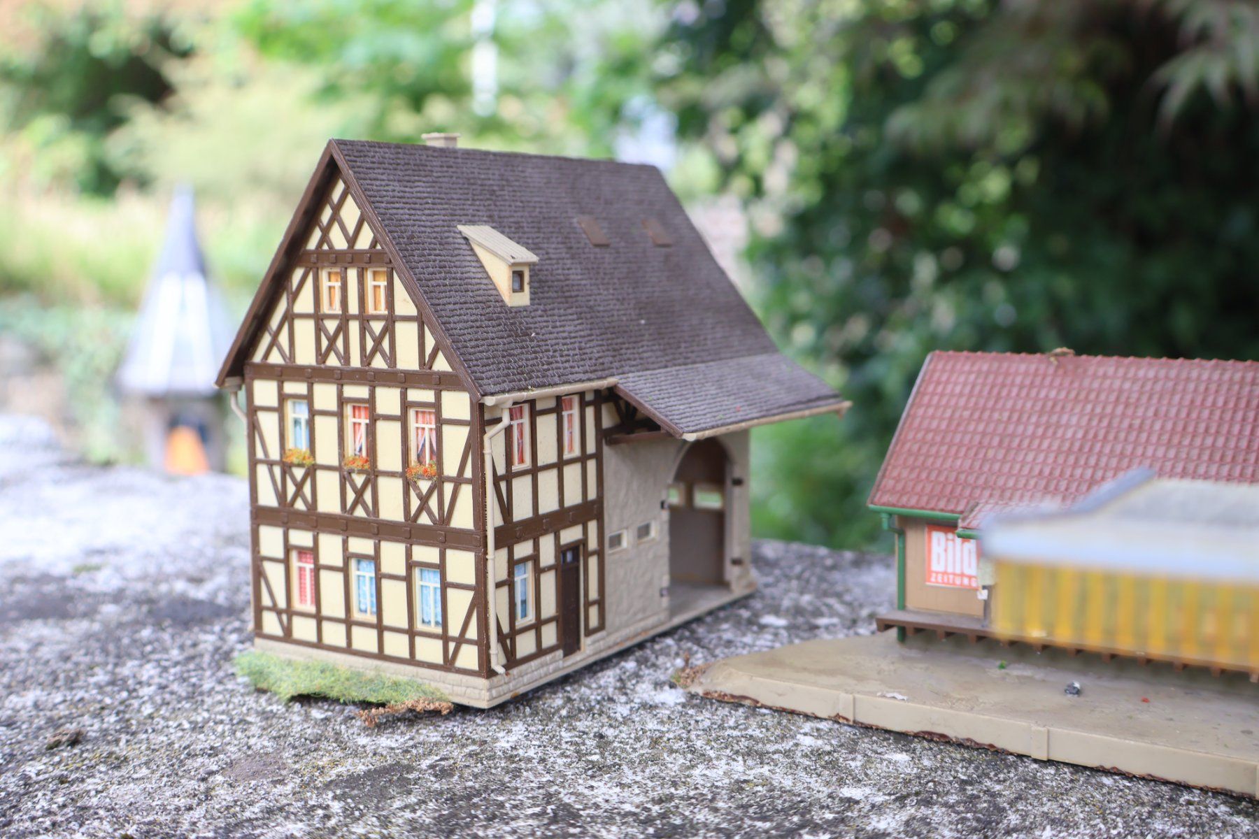 Faller Modellini di ferrovie: Faller Bahnhof Set + Nebengebäude H0 - schöne Modelle – Usato da Winterthur venduto da Monstera 6
