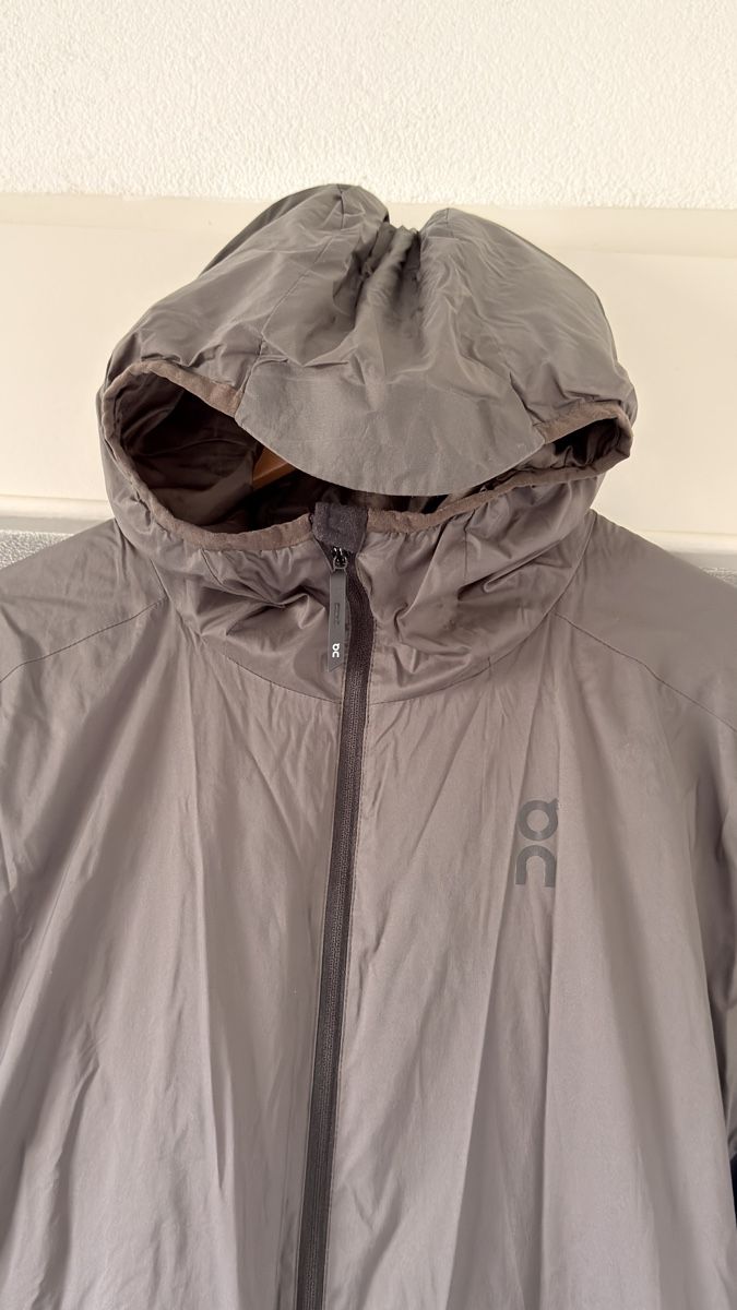 Giacche: On running Insulator Jacket taille M gris olive – Usato da Bulle venduto da LeMoleson 1