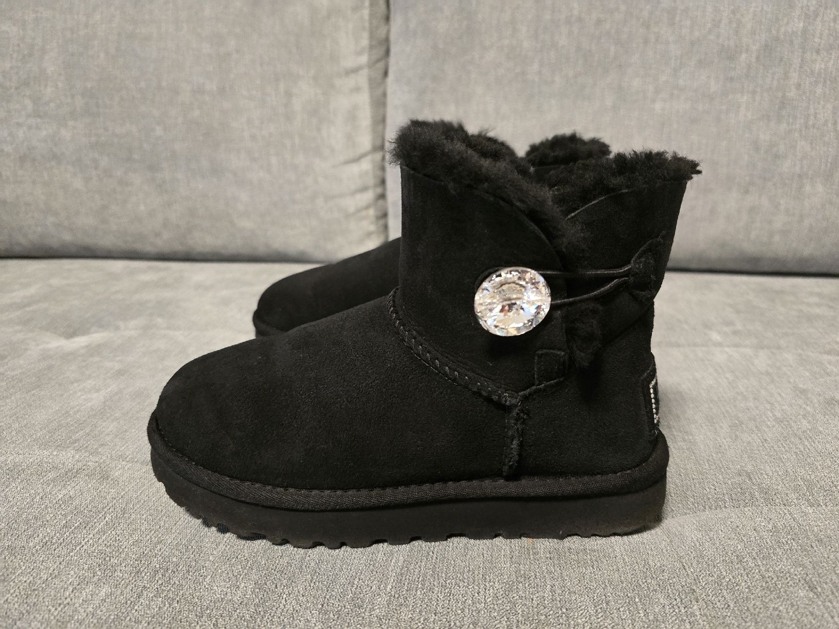 Ugg Chaussures femmes: UGG Damen Winter Boots mit Strass Gr. 36 – D'occasion à Dietikon par Kaska2020 1
