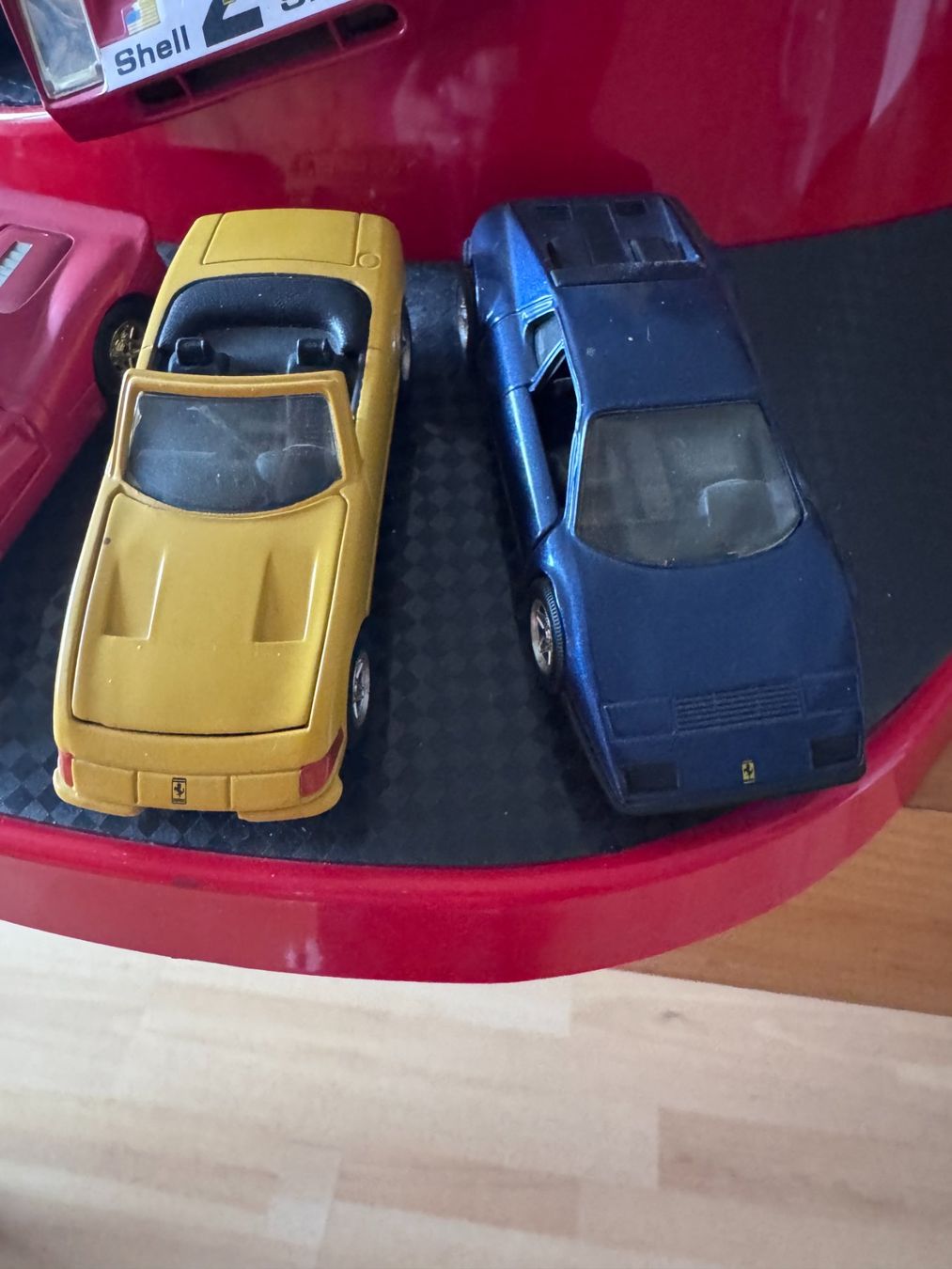 Ferrari Modellini d'auto: Shell "Collezione Classico" Ferrari Komplett-Set mit Display – Usato da Oberkulm venduto da Vw53 5