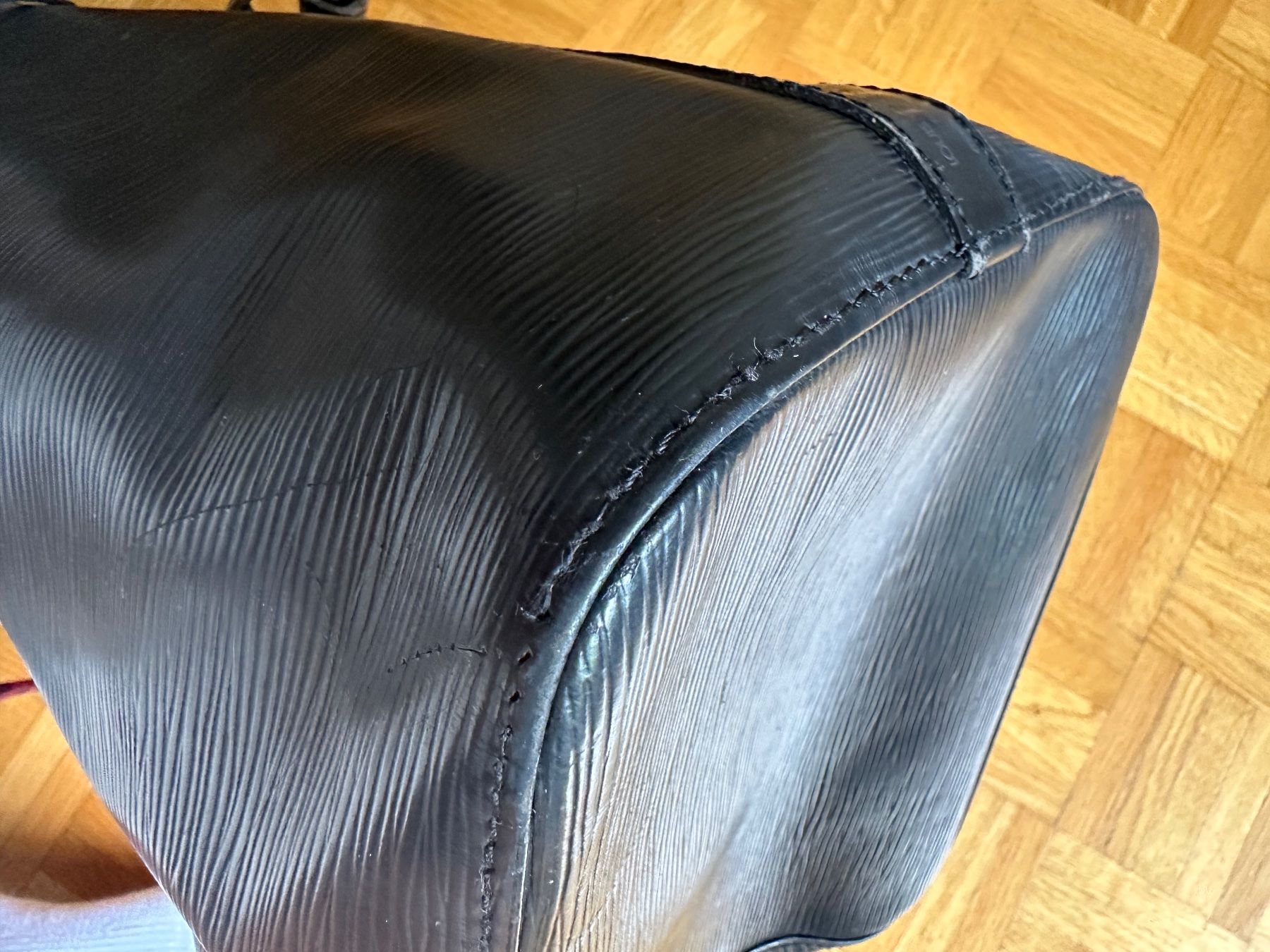 Louis Vuitton Borse da donna: Louis Vuitton Petit Sac Noé Epi – Usato da Zürich venduto da yacay 8