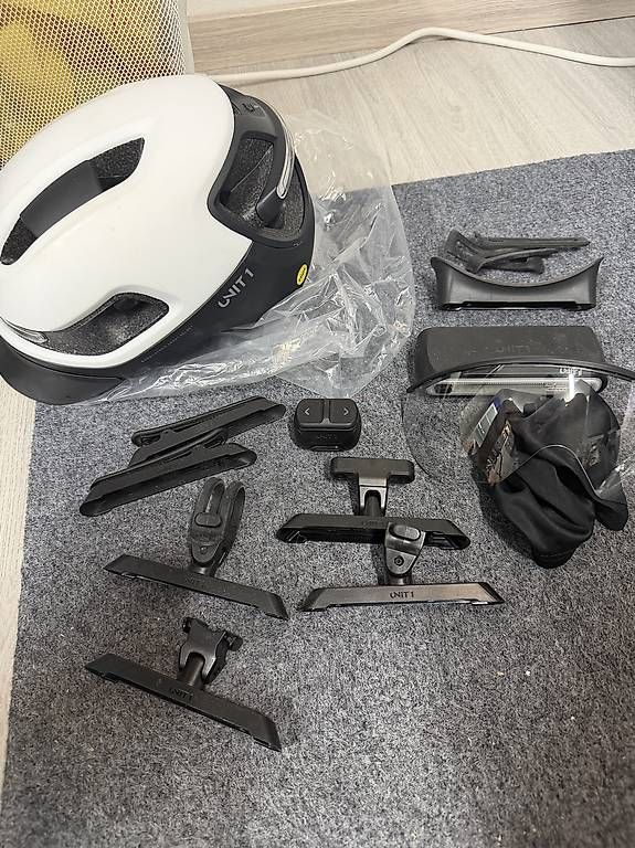 Casques: Unit 1 Helm mit Lichter – D'occasion à Mägenwil par andreabianco