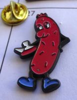Pin Wurst mit Gesicht im Service