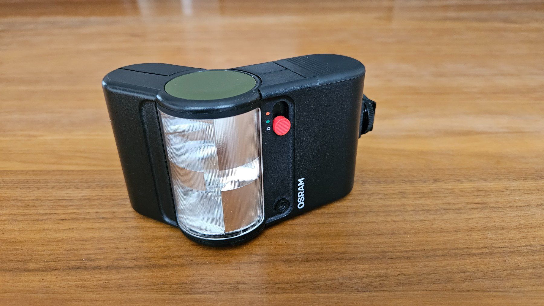 Flash: Ein Blitzlicht der Marke OSRAM – Usato da Rotkreuz venduto da Rolv.522 3