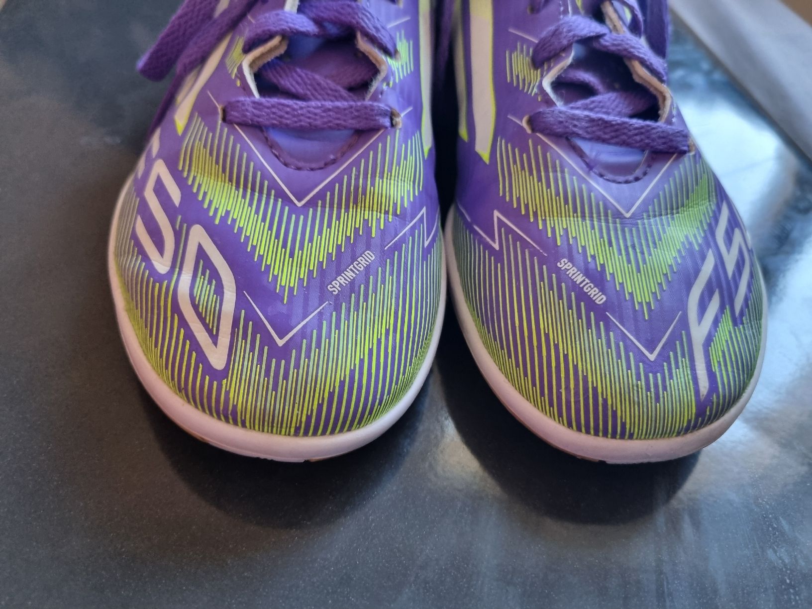 Adidas Schuhe für Jungen: Hallenschuhe Grösse 33 – Gebraucht aus Basel von Waranwaran 1
