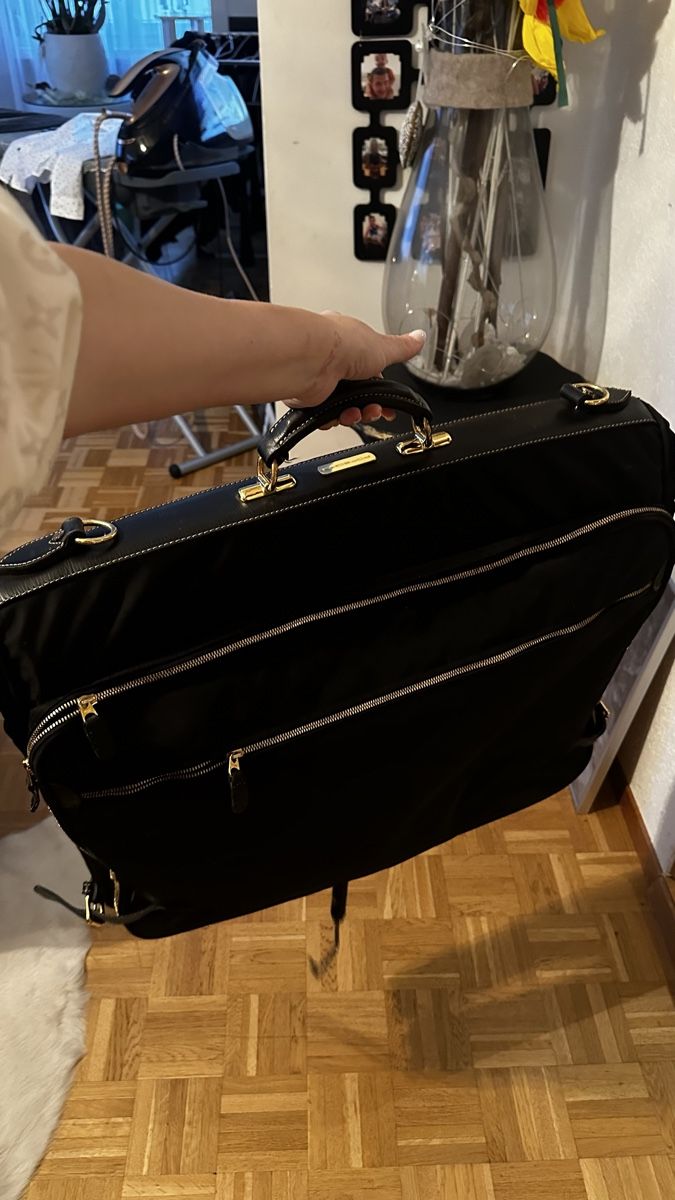 Porsche Borse: Porsche Kleiderschrank Tasche – Usato da Lachen SZ venduto da HelvetiaLuxury 3