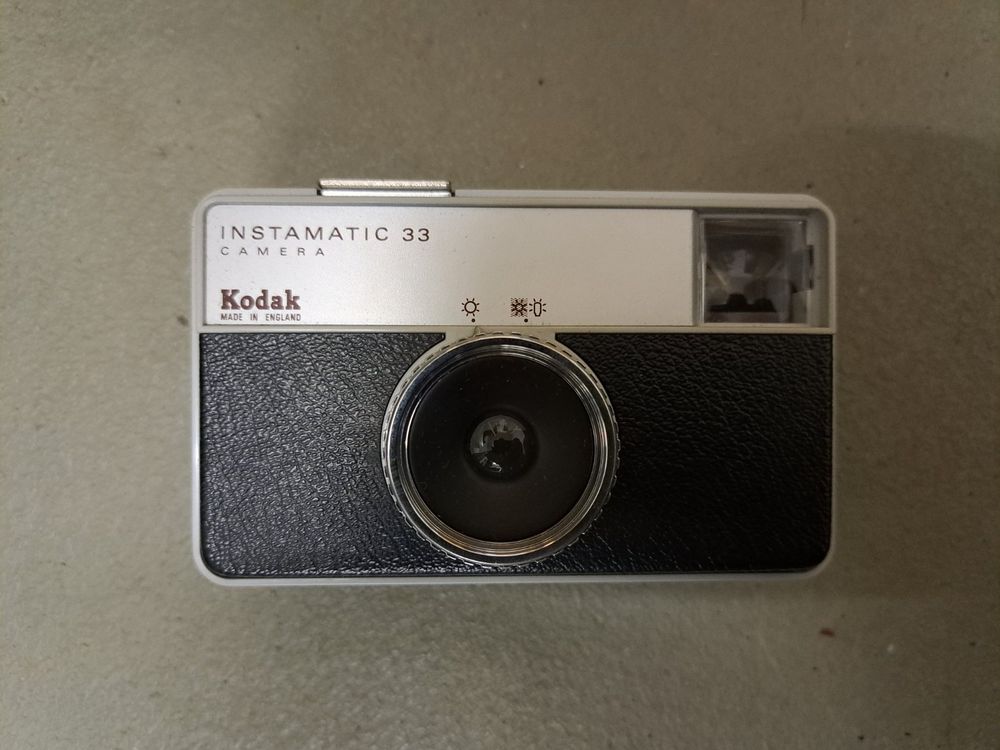 Ancien appareil photo Kodak instamatic 33 Camera