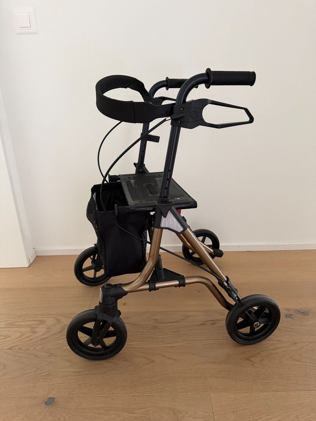 Gehhilfen: Leichtgewichtrollator Modell "Taima S" GT - Deluxe – Gebraucht aus Rothenburg von Patri00