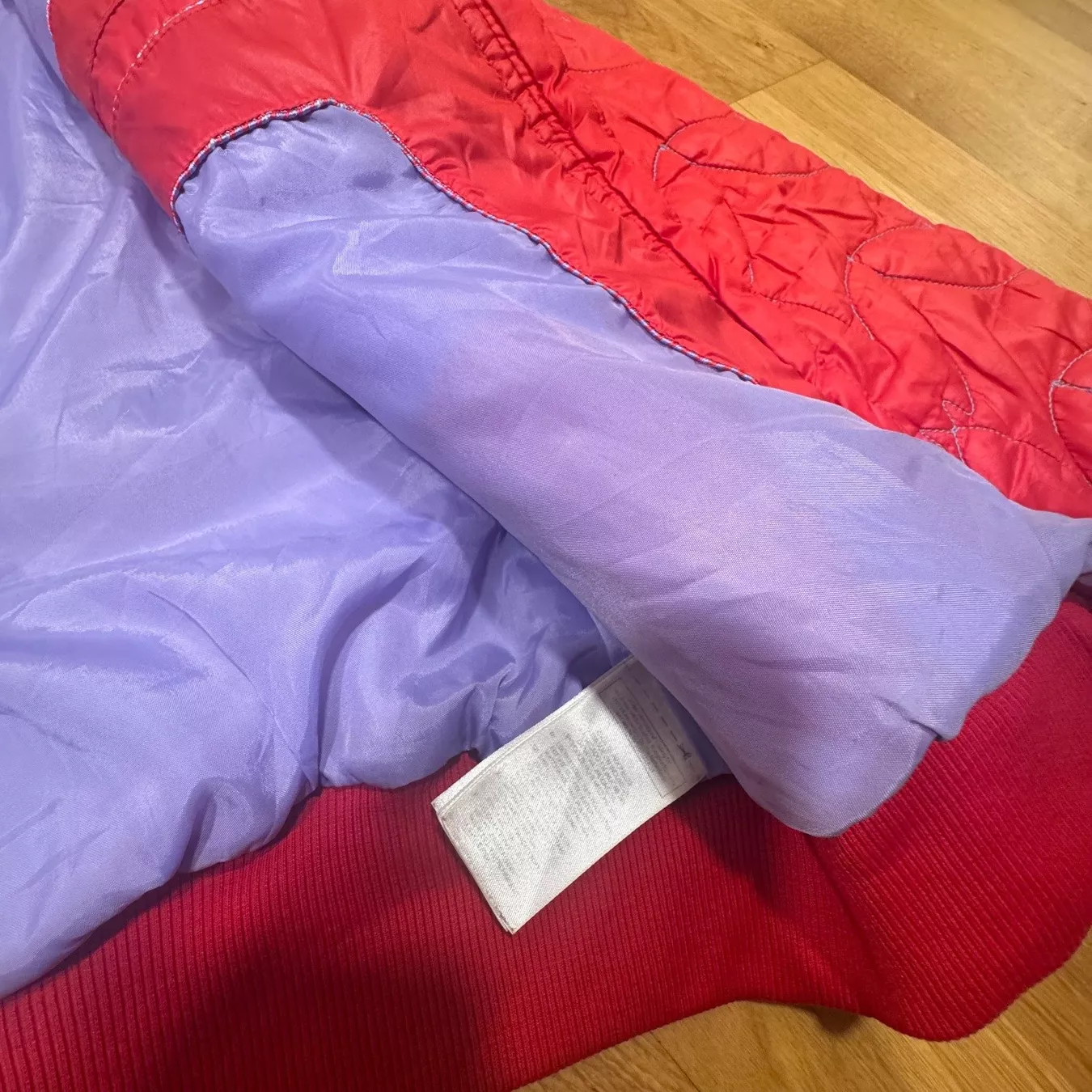 Adidas Jacken: Adidas Y2K red pattern rain jacket – Gebraucht aus St. Gallen von sourced_limited 3