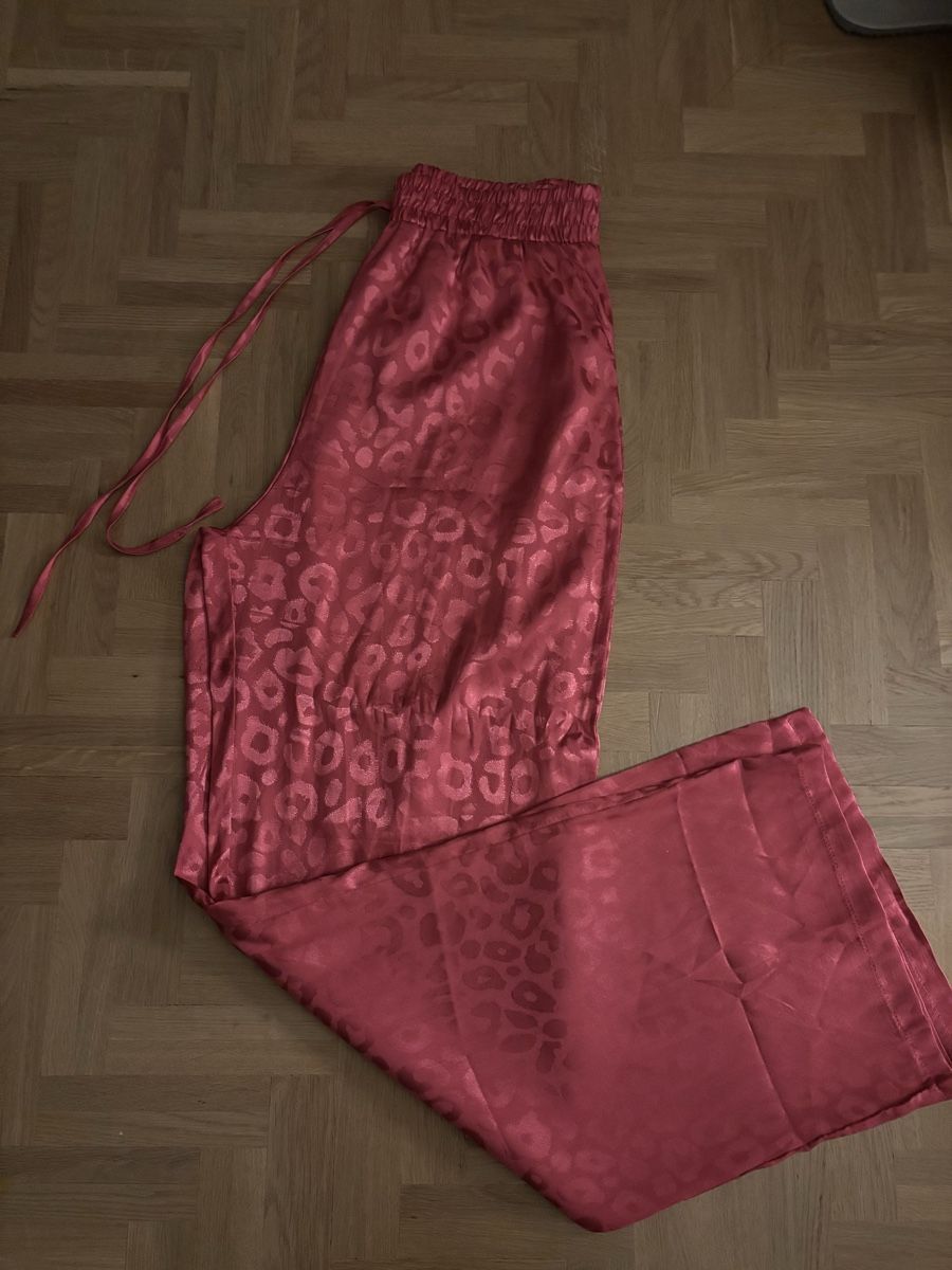 Lots de vêtements: Pink Leopard Freizeit Set, Grösse XL, passt such einer M! – Neuf (Voir description) à Arbon par Viktoriaa 2