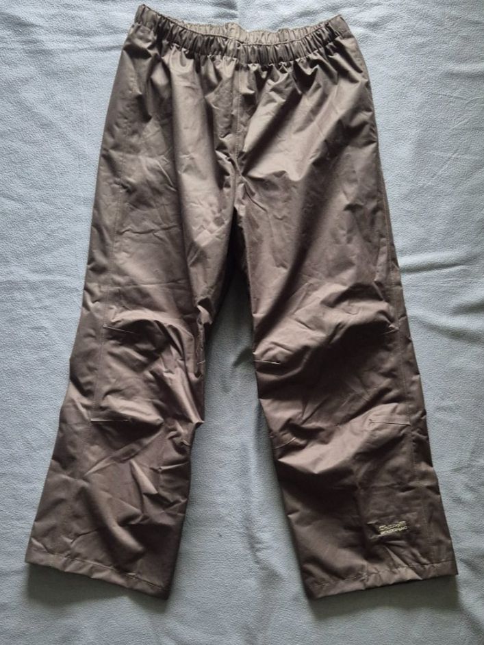 Decathlon Hosen: Regen- Überziehose grün ca 152+ – Neu (gemäss Beschreibung) aus Emmenbrücke von Turmfalke