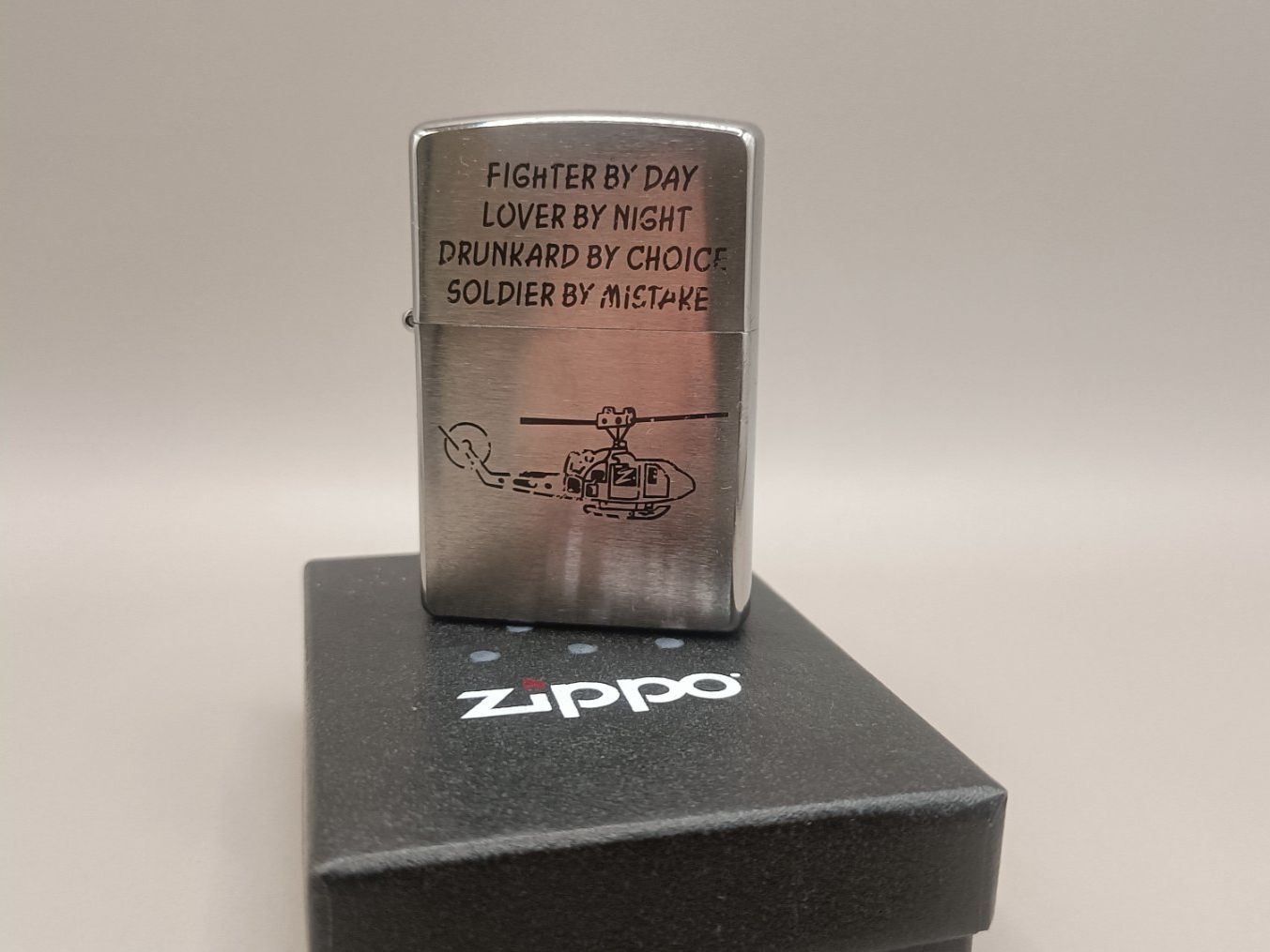 Zippo Accendini: Zippo Vietnam Tribute box NEW – Nuovo e nell'imballaggio originale da Pampigny venduto da Calypso06 1