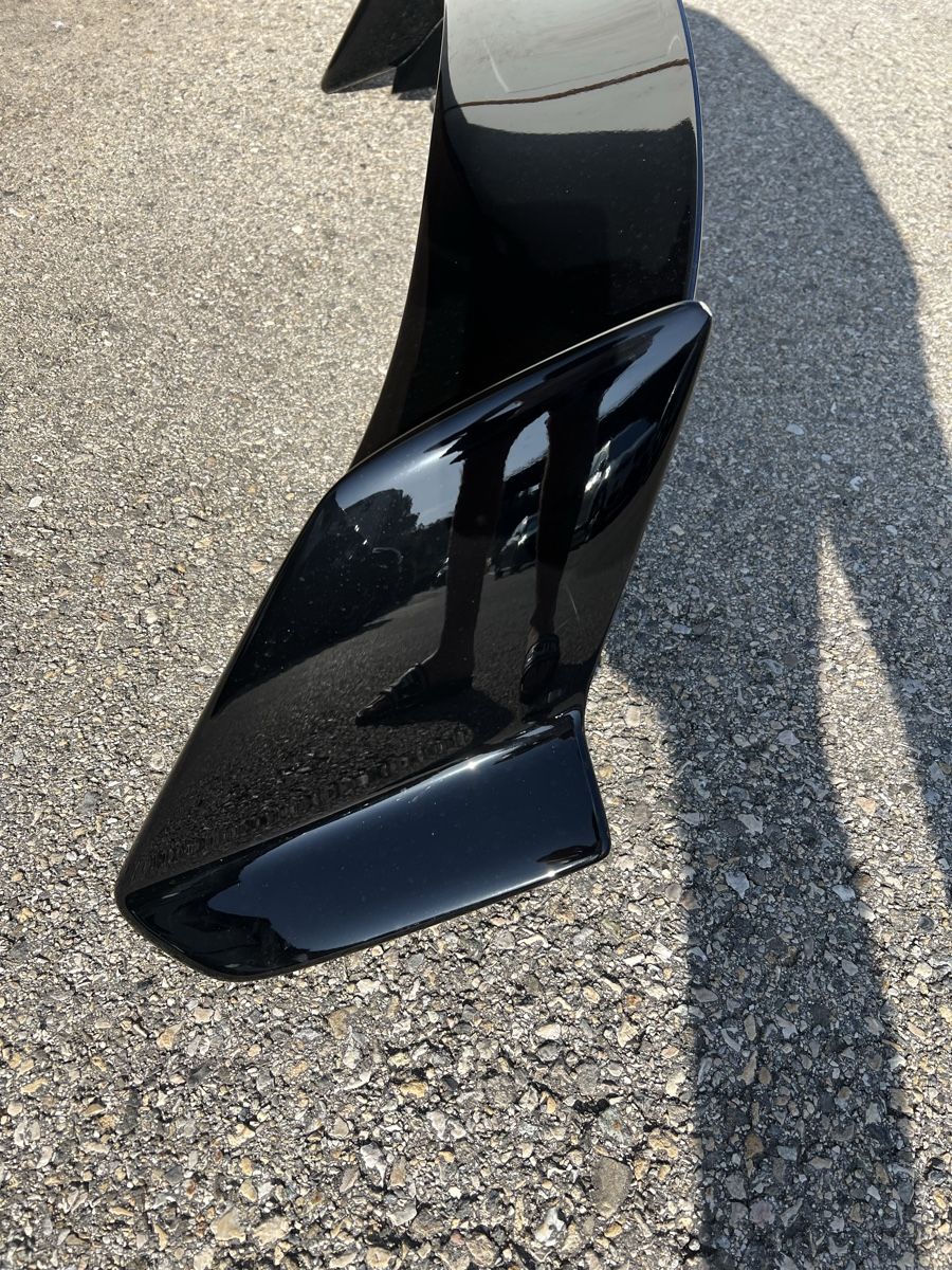 Honda Tutti pezzi di ricambio auto: Honda civic type R FK2 aileron – Difettoso da Cernier venduto da Apriliars31 1
