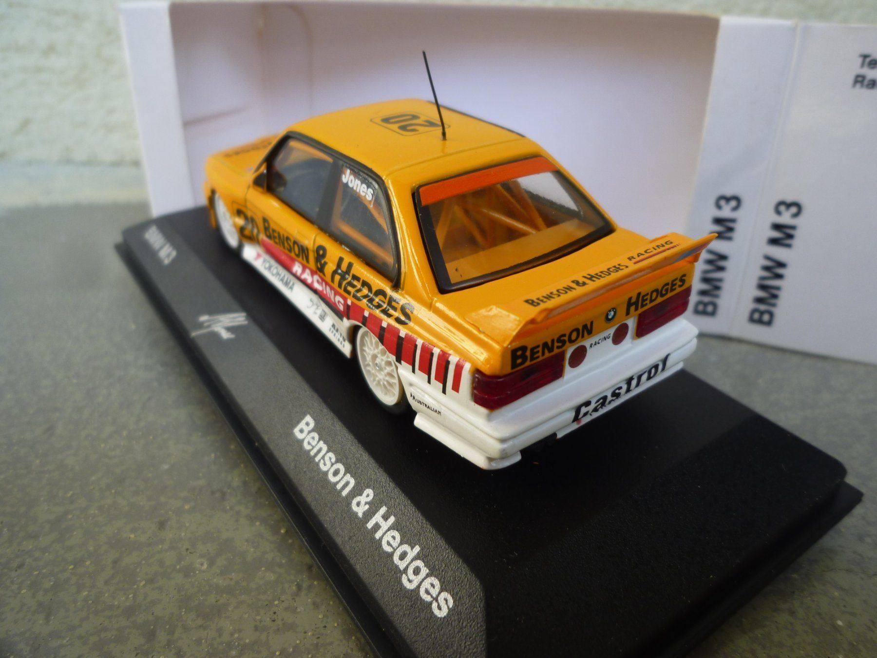 BMW Modellini d'auto: BMW M3 (E30) Benson&Hedges – Nuovo e nell'imballaggio originale da Flawil venduto da Imperiosud 3