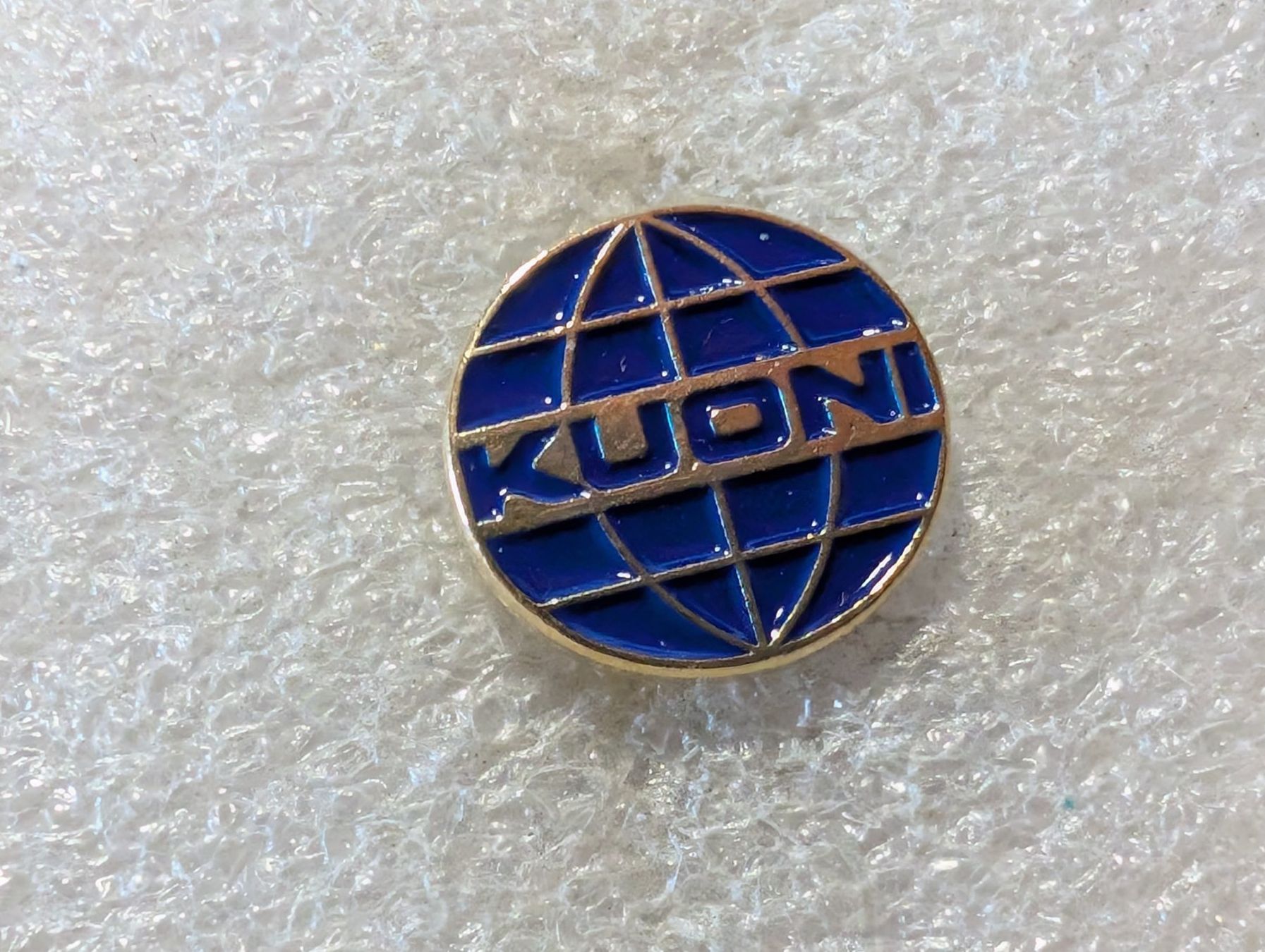 Placchette & Badge: Ansteckpin 46: Kuoni – Usato da Oppligen venduto da Pin-Fall-Shop