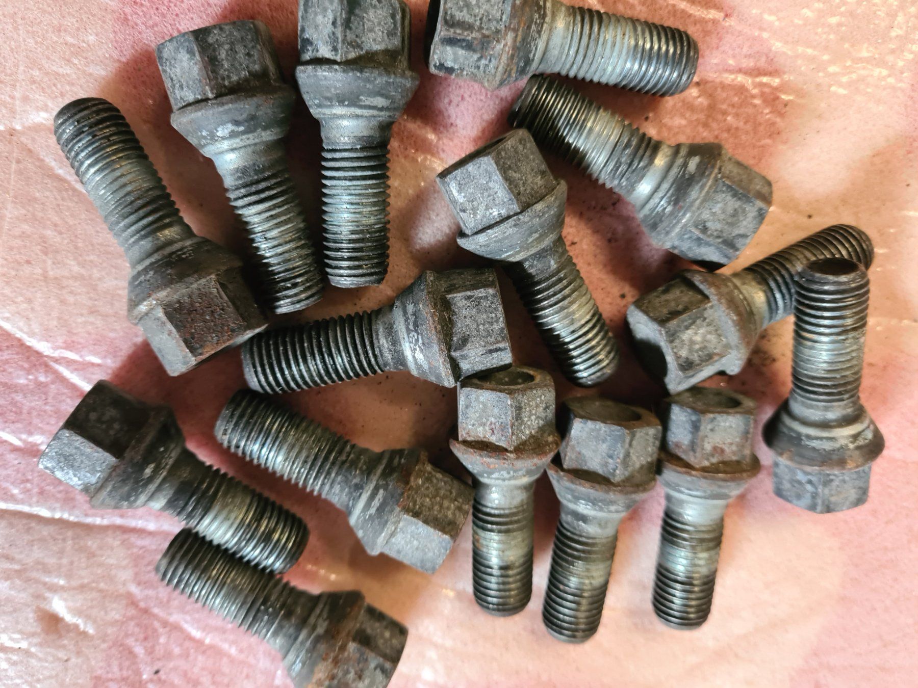 Tutti gli attrezzi: Aus Hausräumung- alte Schrauben – Usato da Amriswil venduto da used2use