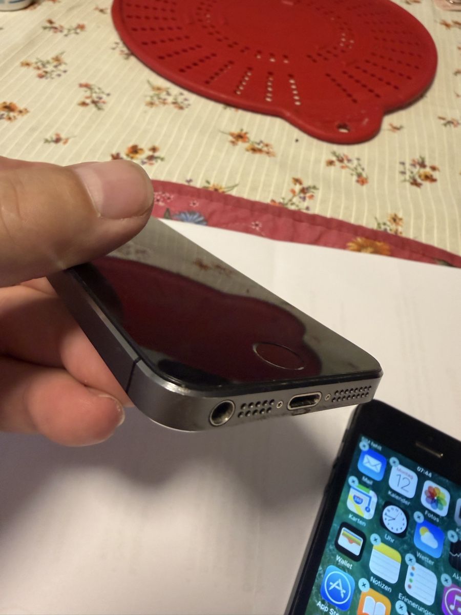 Apple Telefoni cellulari / Smartphones: 2 iPhone 5  – Usato da Weinfelden venduto da Karvac 4