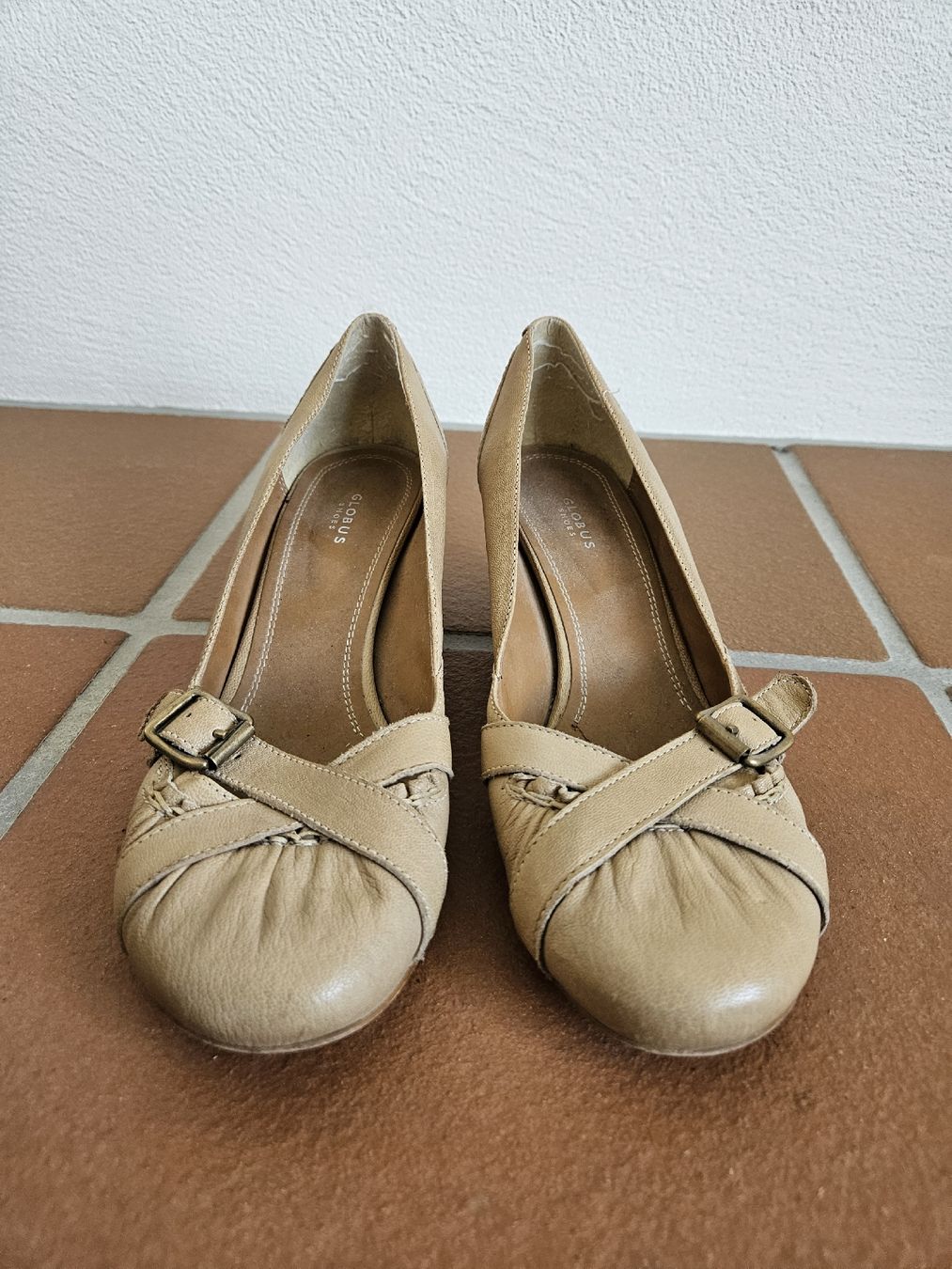 Globus Scarpe da donna: Globus Pumps Leder beige Gr. 40  – Usato da Eschenbach SG venduto da MarThu 2