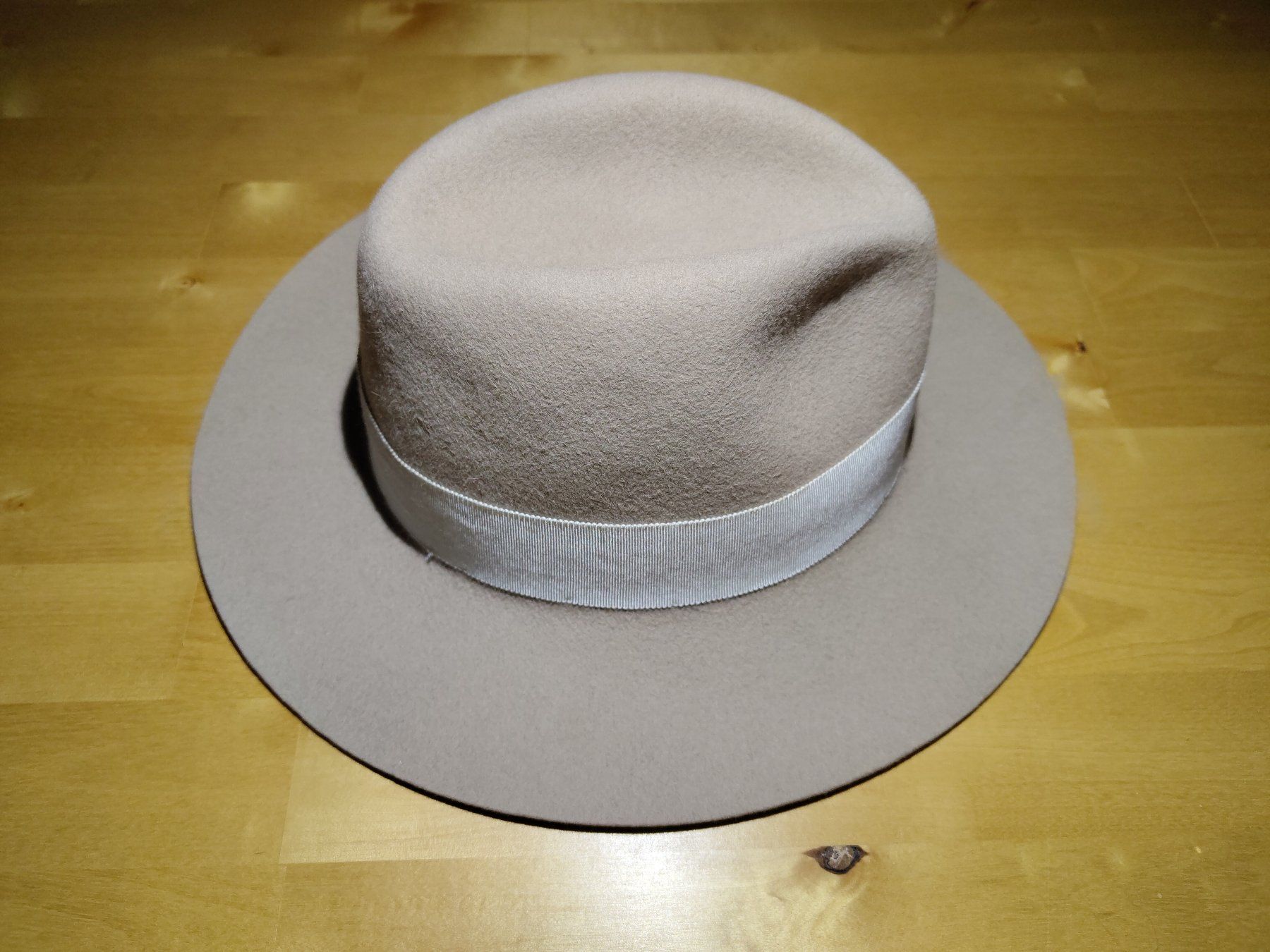 Copricapi, berretti & cappellini: Trendiger Fedora Hut aus Wolle, Beige – Usato da Kriens venduto da Carvid 2