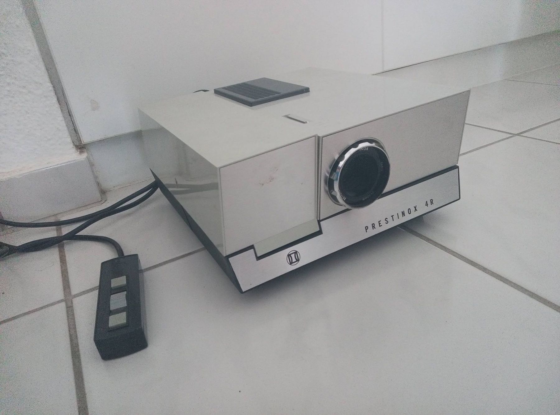 Vidéoprojecteurs: Projecteur Diapositif – D'occasion à Bienne par Daniel_Schader