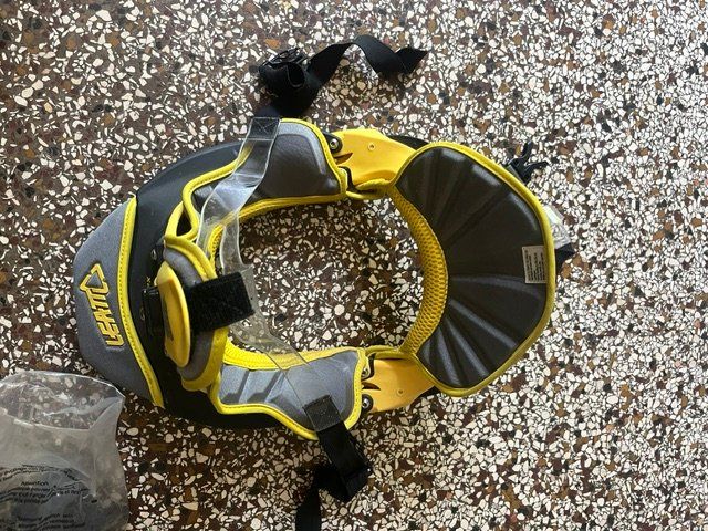 Leatt Protezioni & Imbottiture: Neck Brace Leatt Moto GPX – Usato da basel venduto da Halloliun