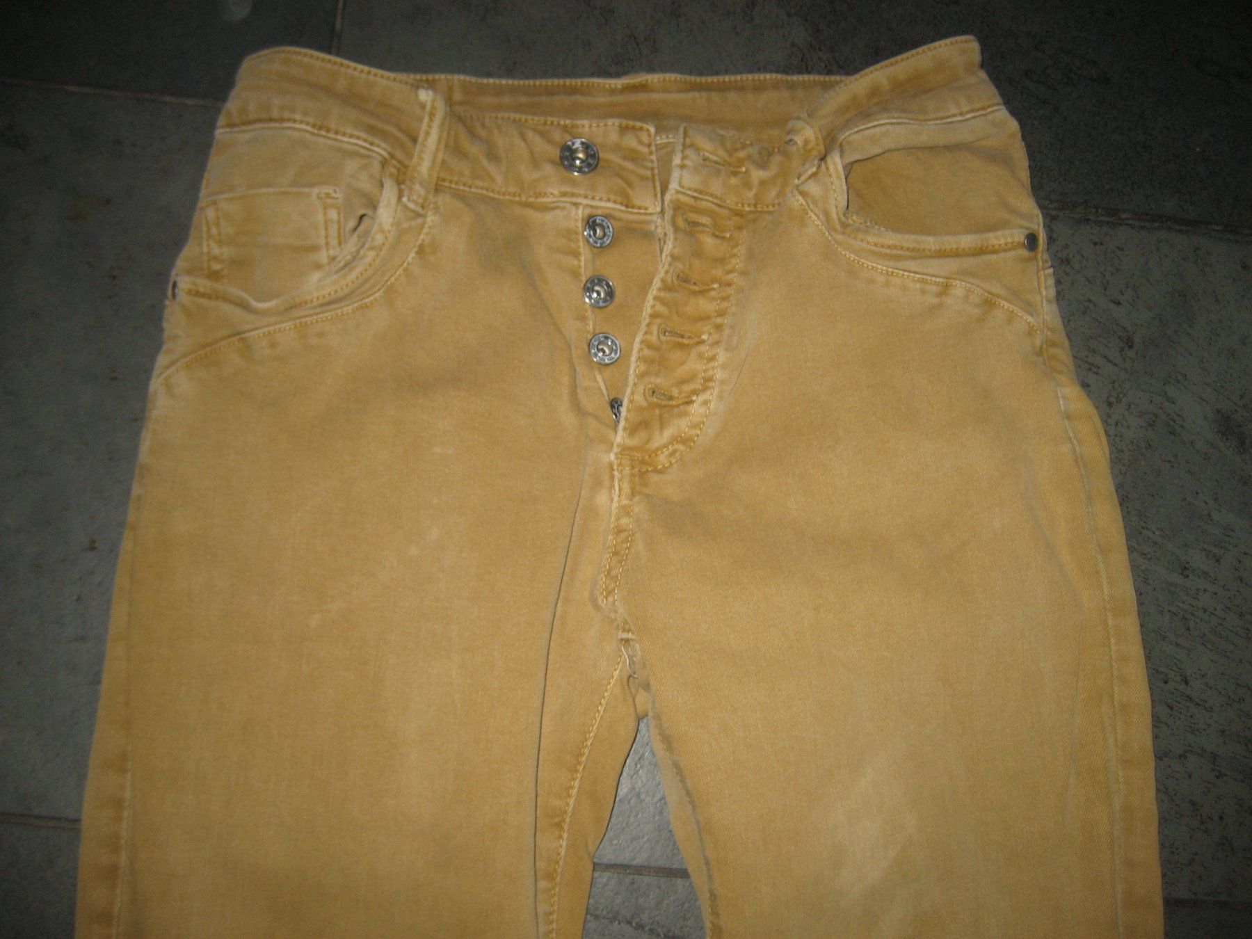 Jeans: Jeans mit Knopfverschluss – Usato da Unterengstringen venduto da Olifant4 1