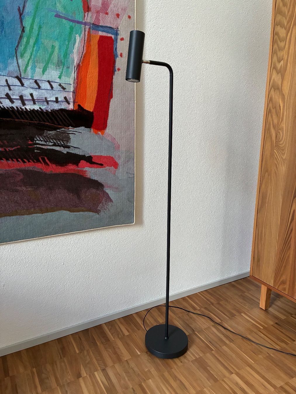 Lampade: Stilvolle Stehleuchte mit flexiblem Licht – Usato da Zürich venduto da Supermanu