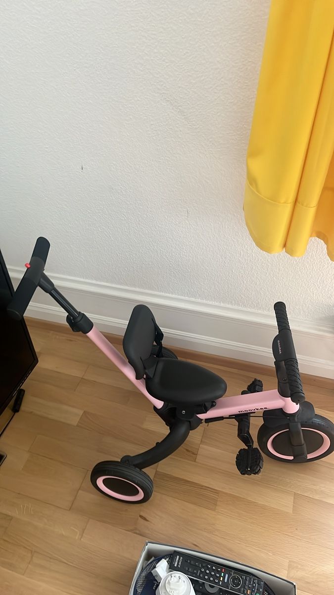 Fahrzeuge für Kinder: Moovkee Laufrad Pink – Gebraucht aus Zürich von baranasli