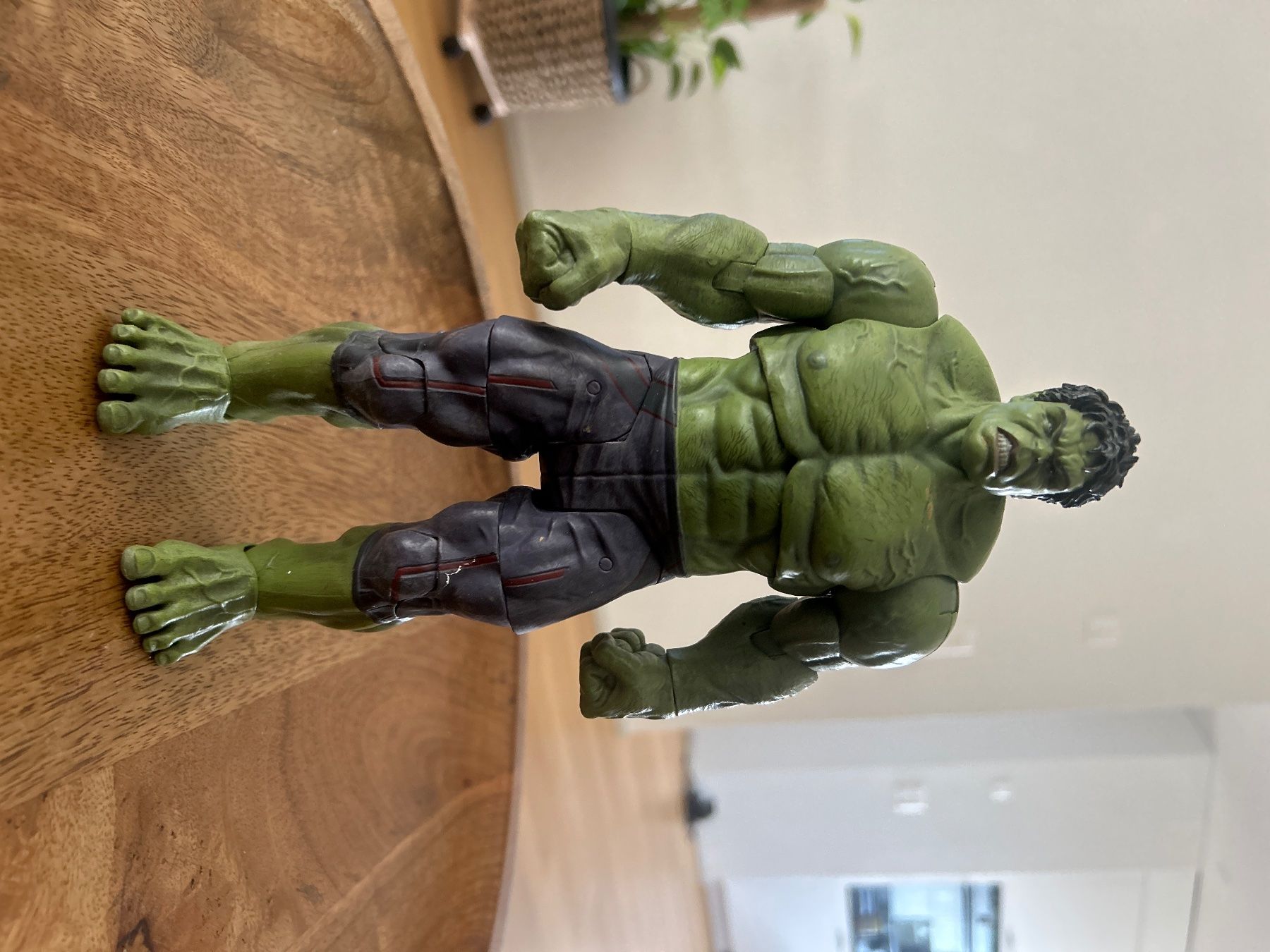 Marvel Statuette: Marvel Hulk Action Figur – Usato da Zürich venduto da Guti90