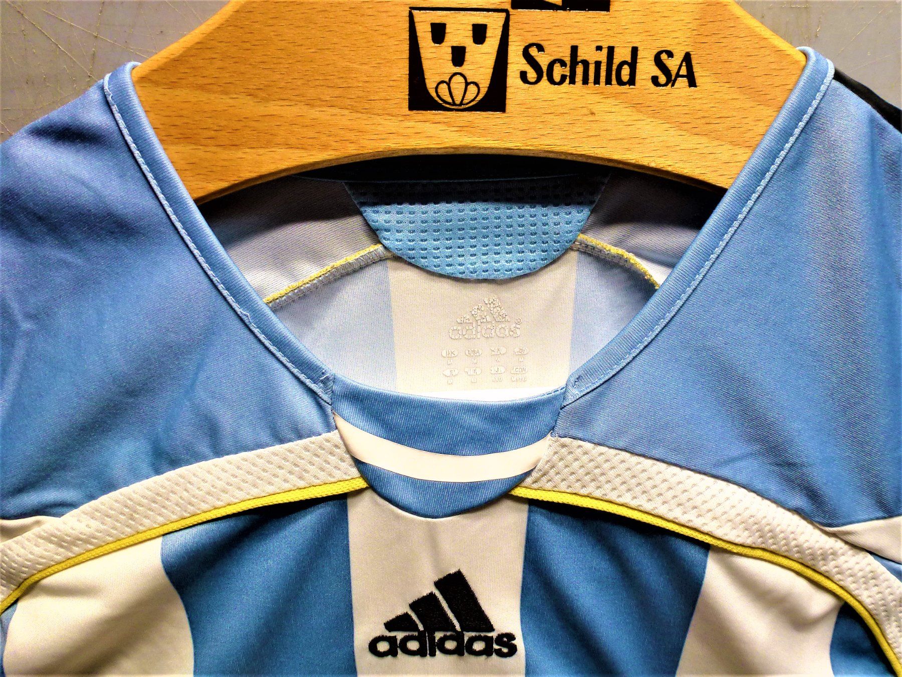 Adidas Leibchen & Hosen: Fussball-Trikot Gr.M – Gebraucht aus Murgenthal von B.StM 4
