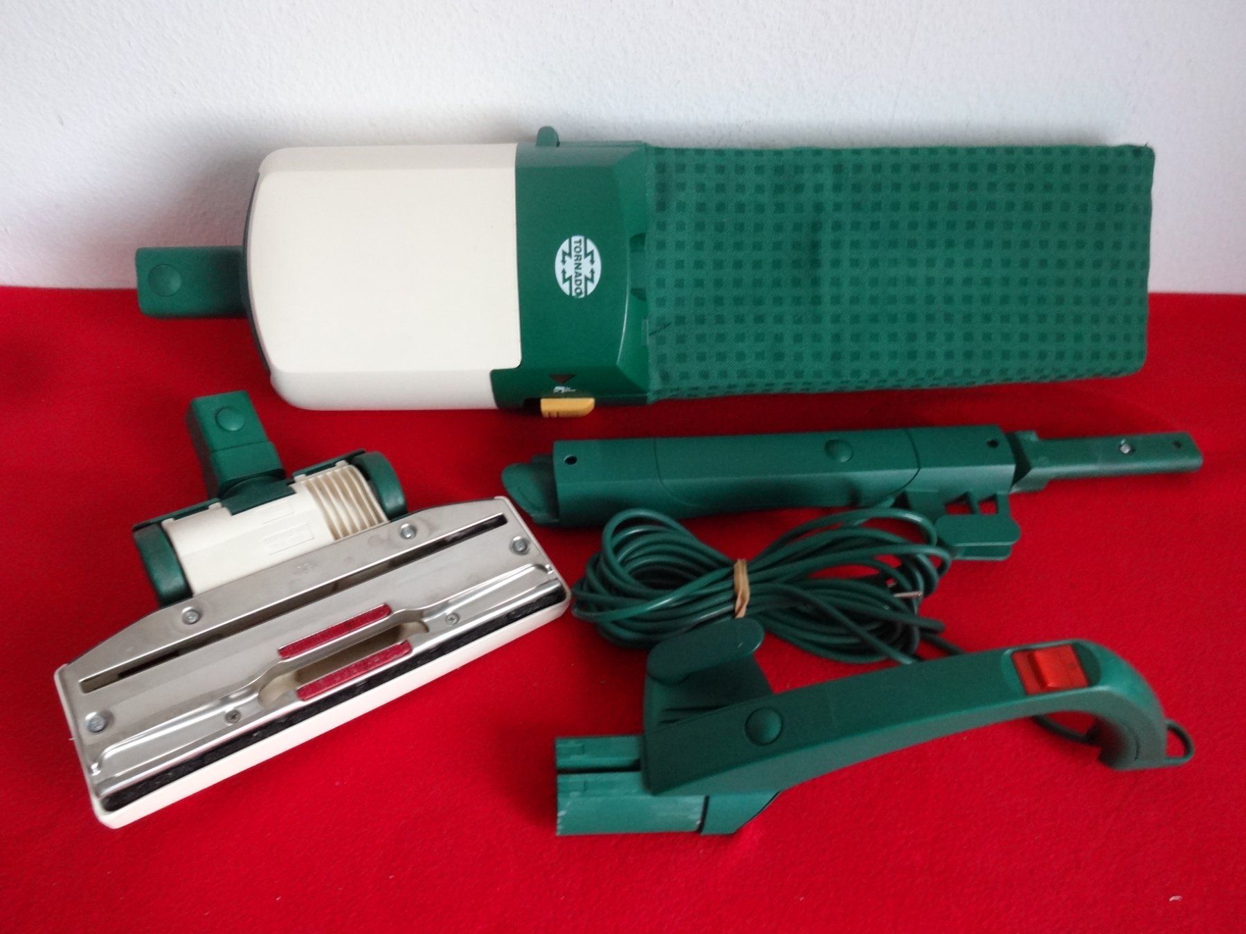 Vorwerk Aspirapolveri & Accessori: *Tornado  Staubsauger mit Zubehör – Usato da Frauenfeld venduto da Jahy 5