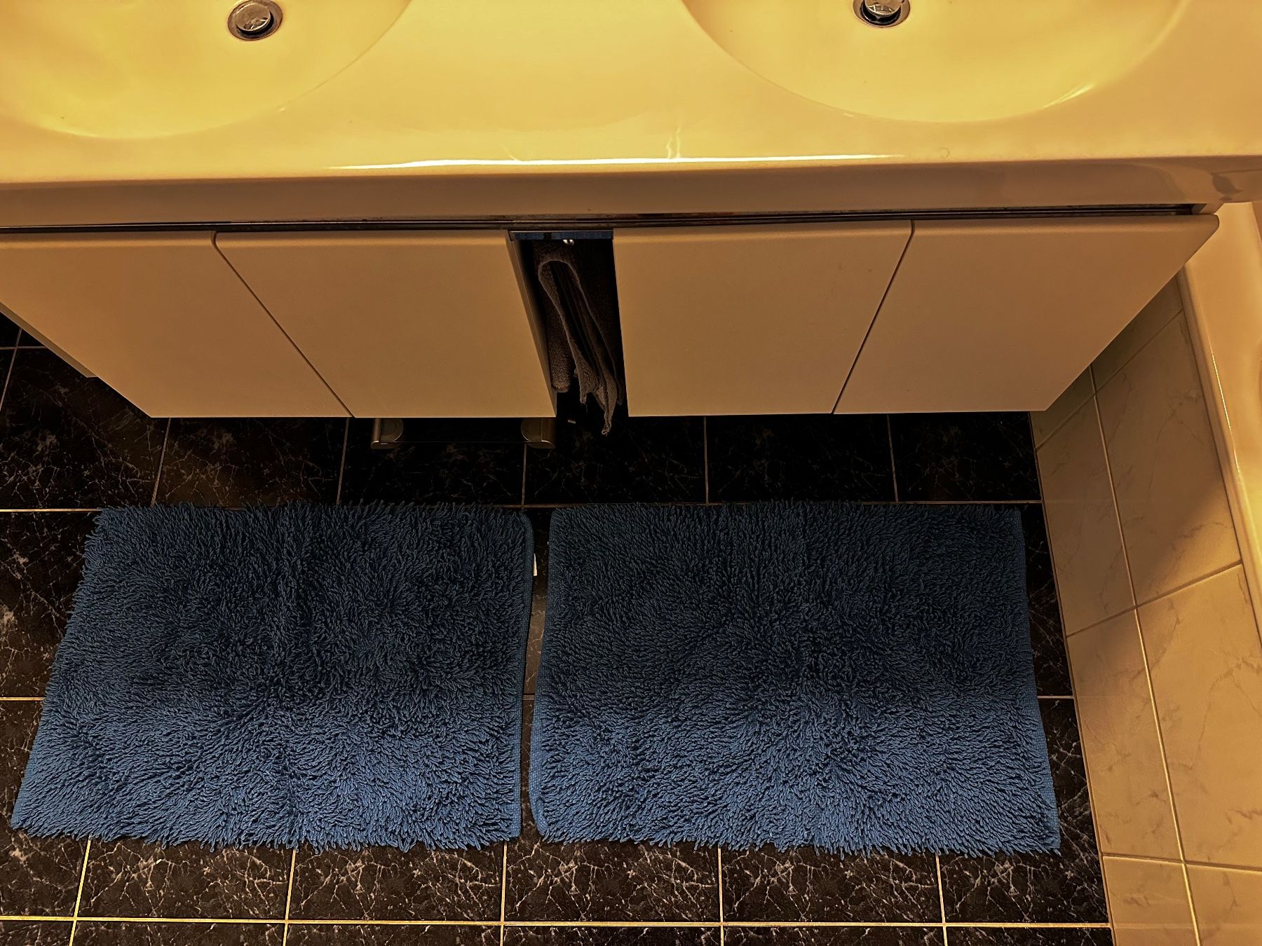 Pfister Tappeti: 2 Hochflor Teppiche, Badteppiche Blau, Neu – Nuovo (secondo la descrizione) da Regensdorf venduto da KalleButz