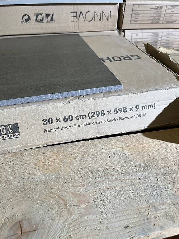 Rivestimenti per pavimenti: Metallica Black Feinsteinzeug Platten – Usato da Ballwil venduto da Harlacher321