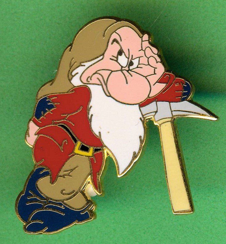 Disney Placchette & Badge: Disney   Zwerg  BRUMMBÄR – Usato da Winterthur venduto da Sammleroase