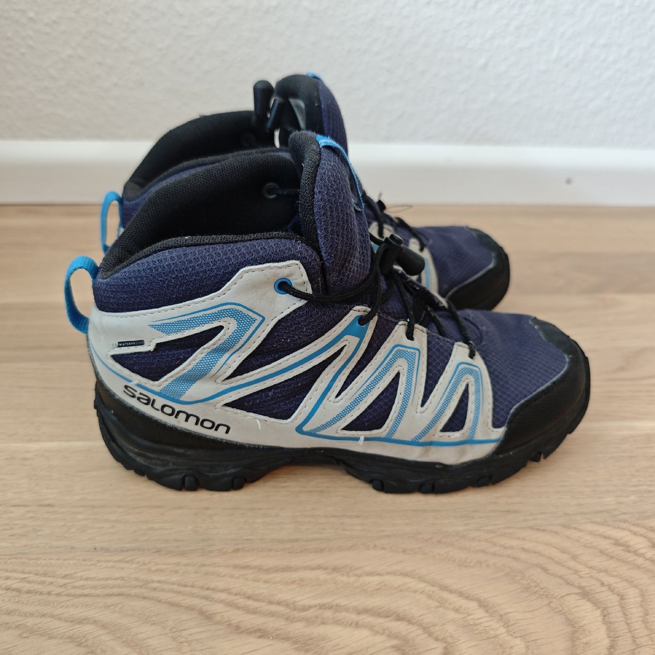 Salomon Schuhe für Jungen: SALOMON Childrens Hiking Boots, Size 39 – Gebraucht aus Rothenfluh von Carly_Q
