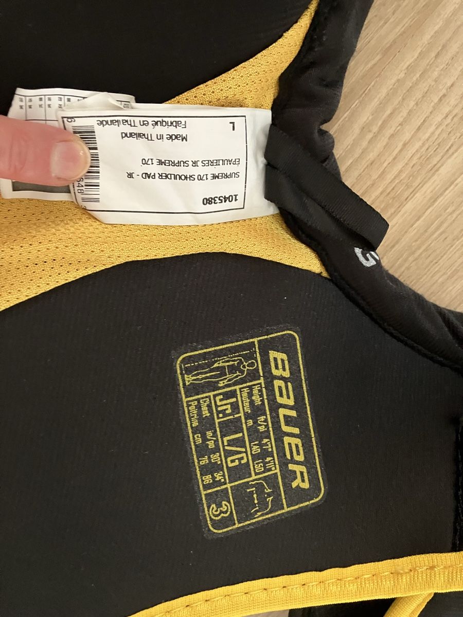 Helme: Eishockey Ausrüstung – Gebraucht aus Unterägeri von cha_05 3