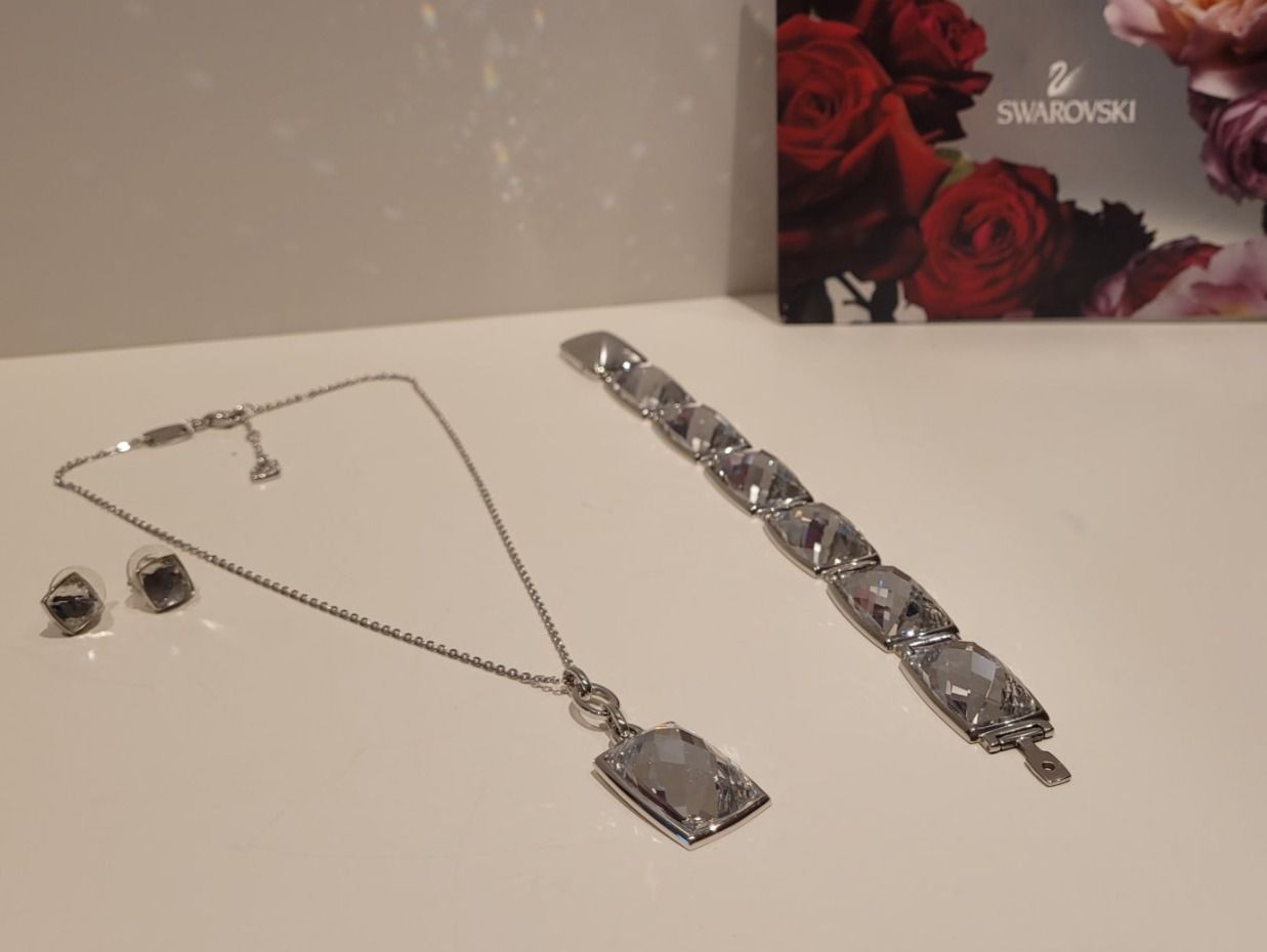 Swarovski Sonstiger Schmuck: Swarovski Nirvana Set – Gebraucht aus Schaan von