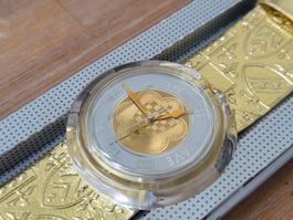 POP SWATCH PWK169 GUINEVERE NEU