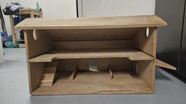 Bauernhof aus Holz zweistöckig mit Treppen